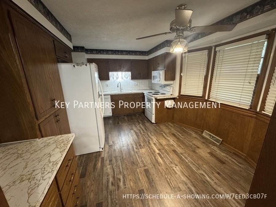 6012 Halsey St - Photo 3 of 5