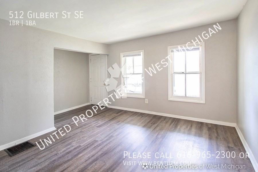 512 Gilbert St Se - Photo 5 of 17