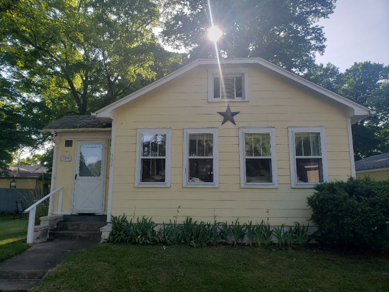 554 Prospect St - Photo 2 of 17