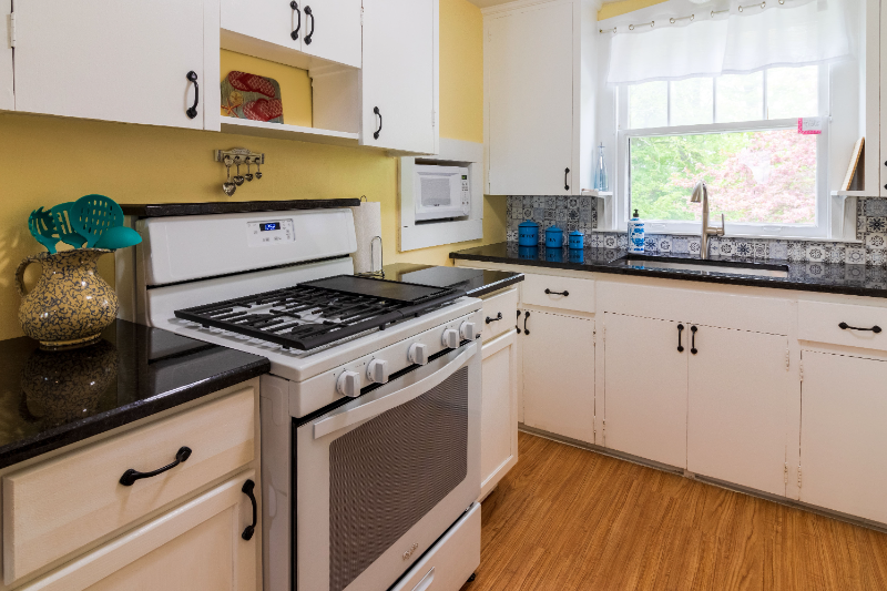 554 Prospect St - Photo 4 of 17