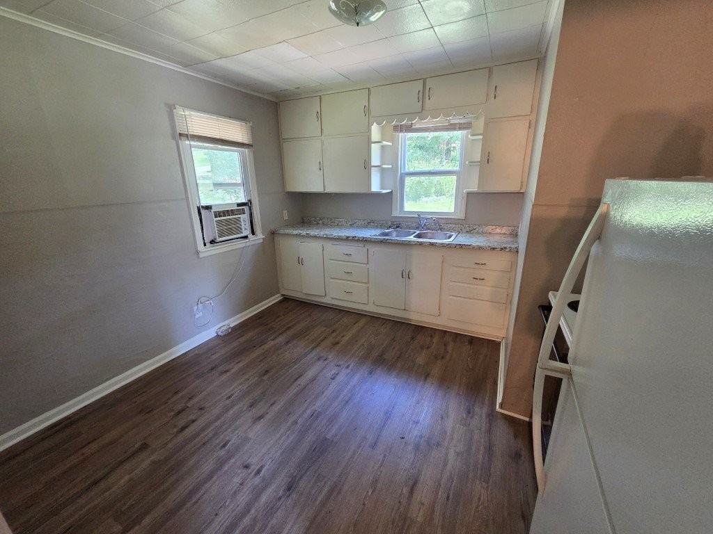 2922 Ne Cates St - Photo 5 of 9
