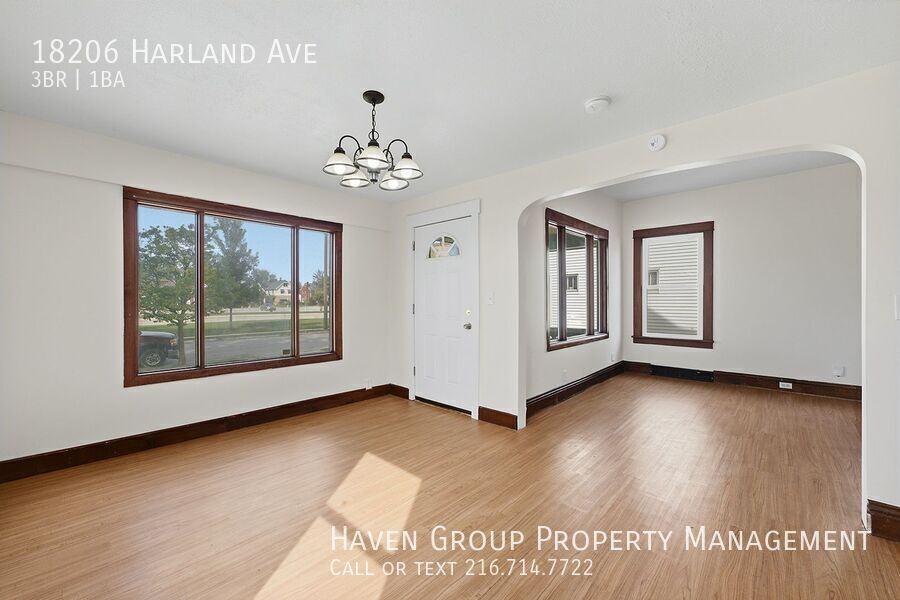 18206 Harland Ave - Photo 4 of 25