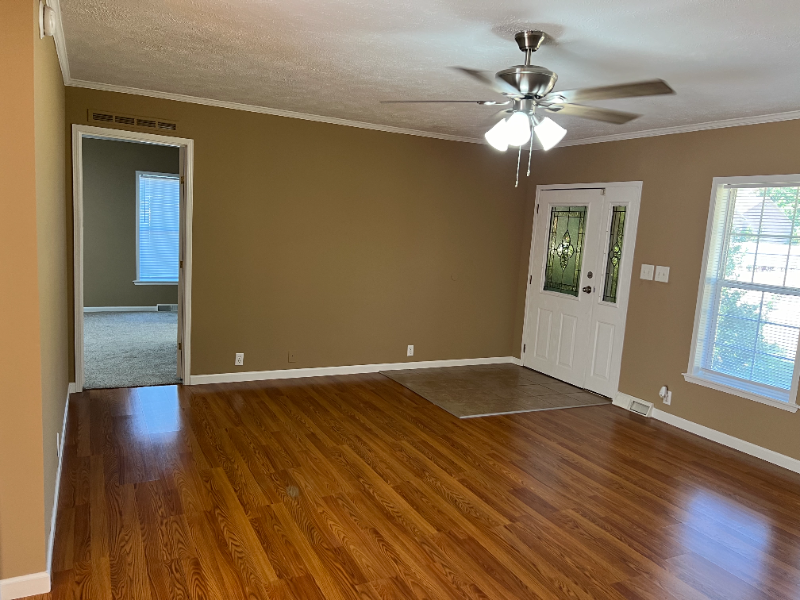 420 Decker St - Photo 5 of 20