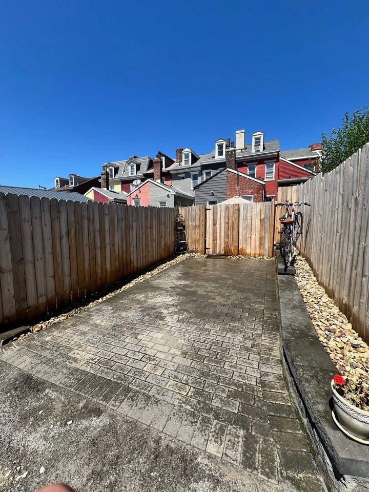 166 1/2 38th St - Photo 5 of 20