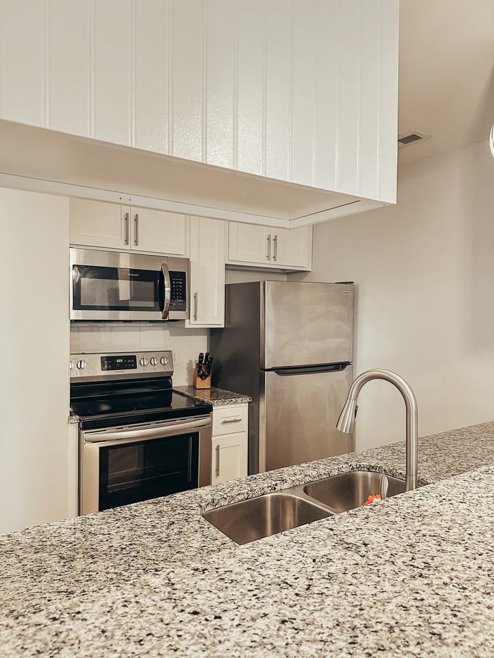 221 N Cedar St #B - Photo 2 of 8