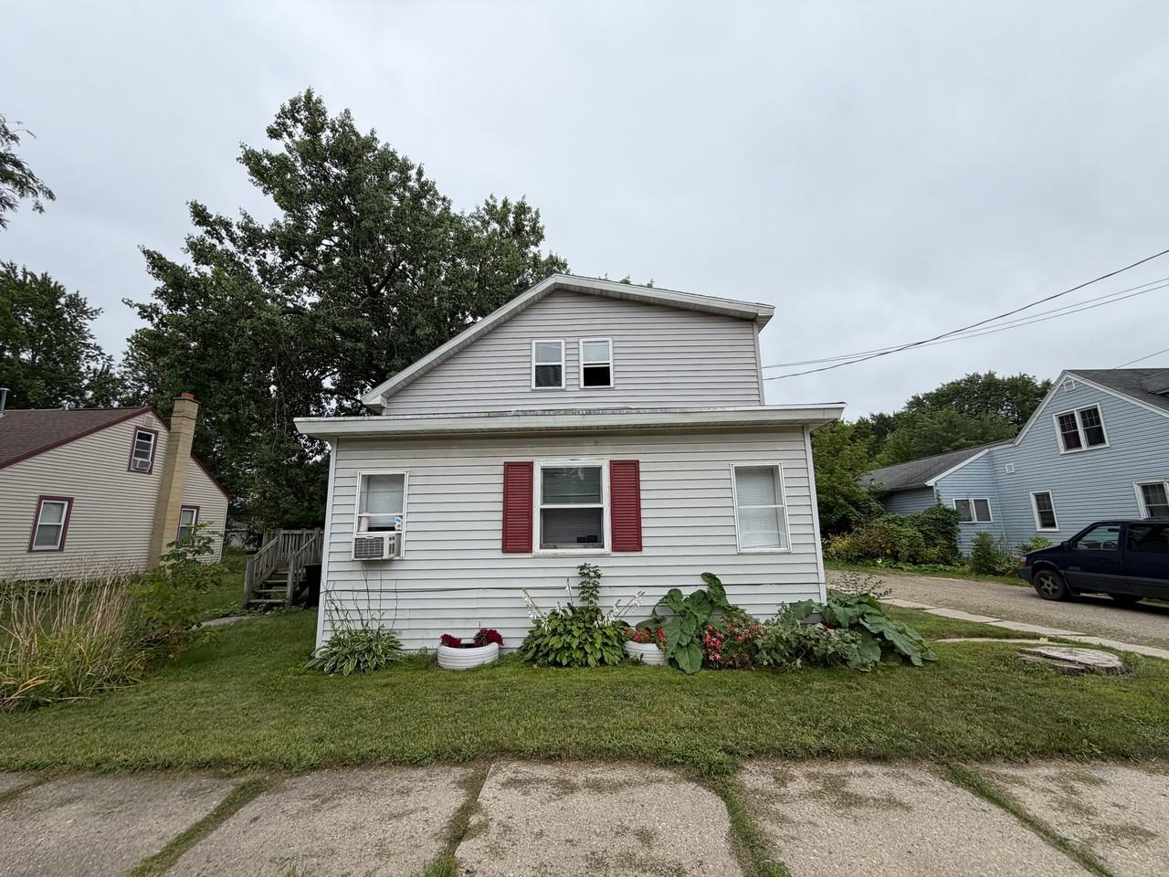 1897 E Newberry St - Photo 2 of 22