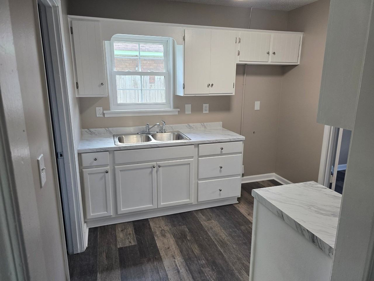 4512 Hurlston Dr - Photo 7 of 10
