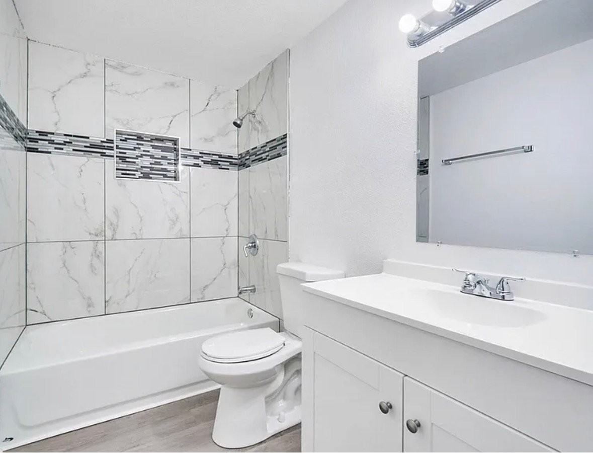 2460 Hemlock St - Photo 5 of 9