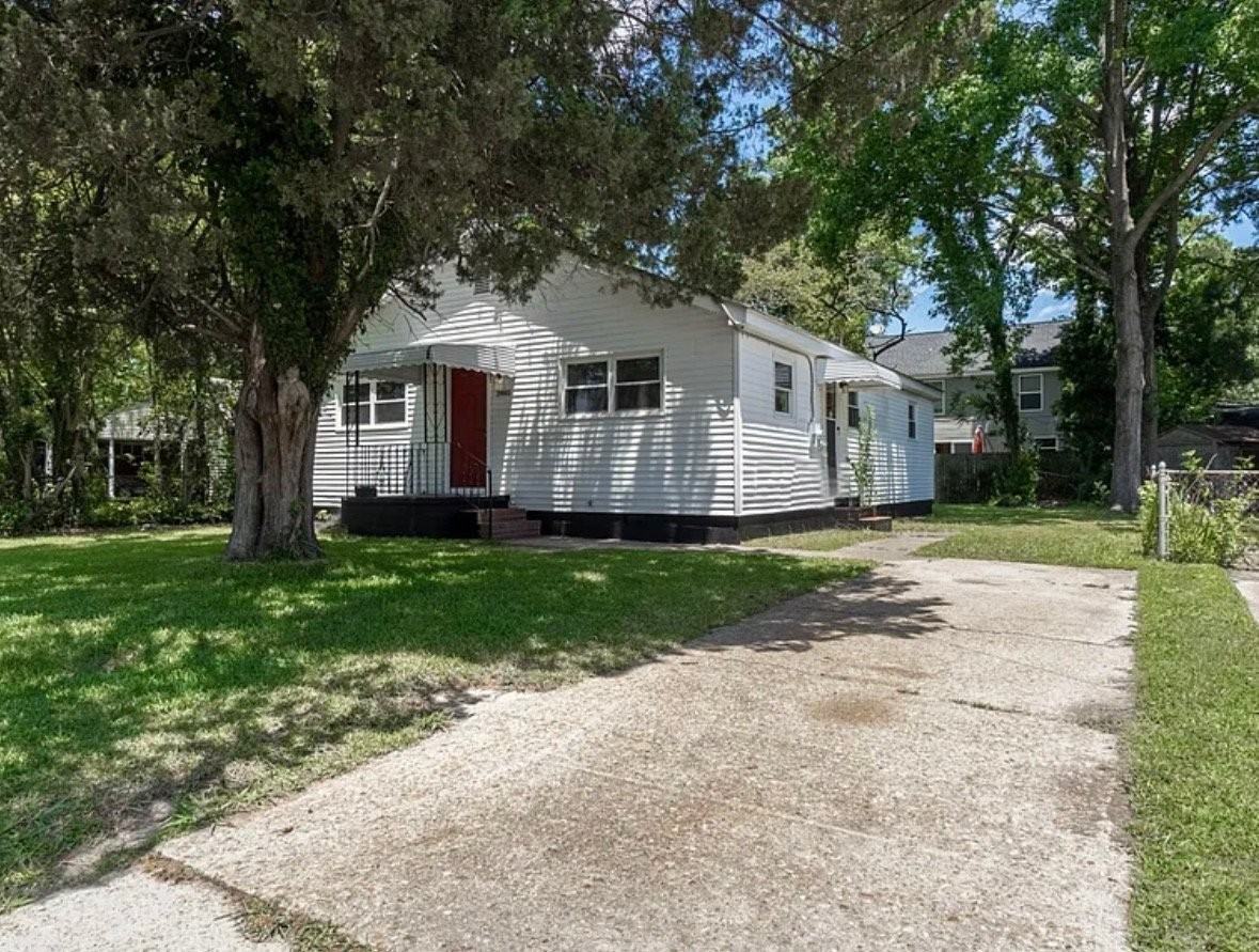 2460 Hemlock St - Photo 7 of 9