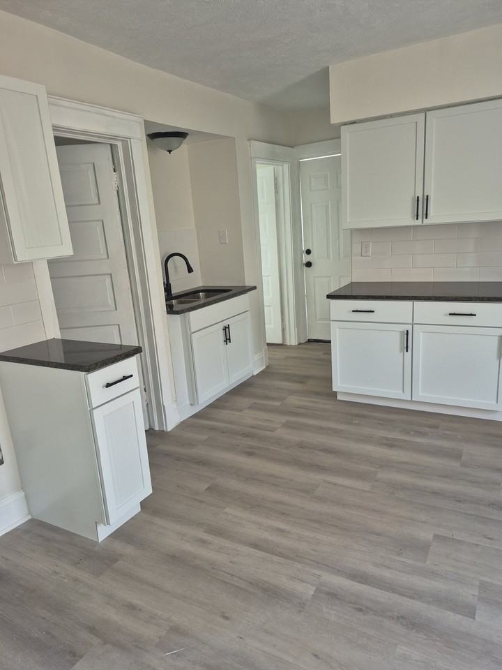 3449 W 54th St - Photo 4 of 20