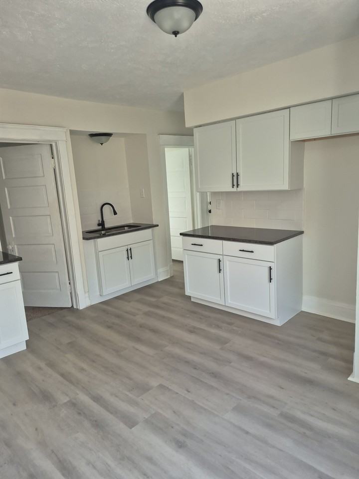 3449 W 54th St - Photo 5 of 20
