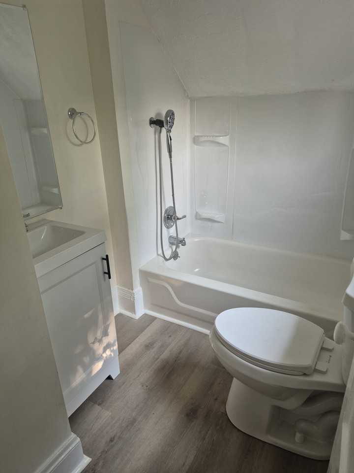 3449 W 54th St - Photo 7 of 20
