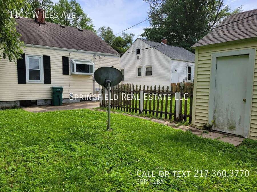 1101 W Iles Ave - Photo 5 of 24