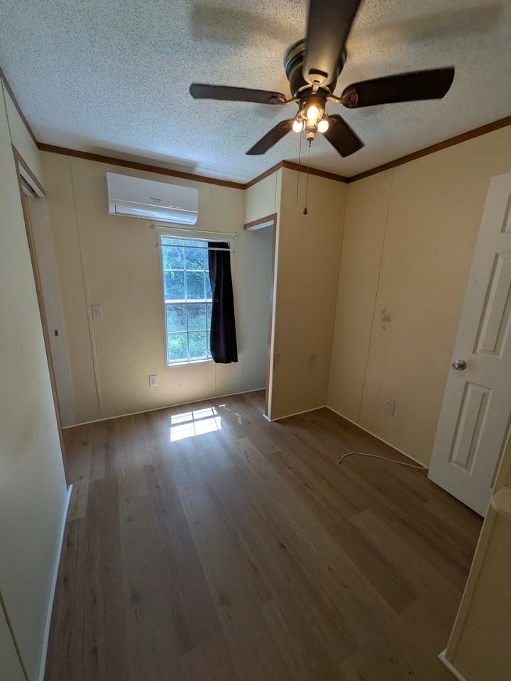 5116 Court St - Photo 7 of 9