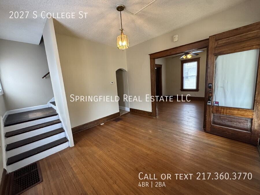 2027 S College St - Photo 2 of 18