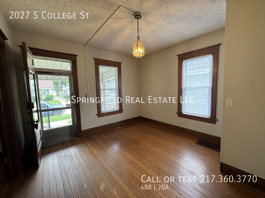 2027 S College St - Photo 3 of 18