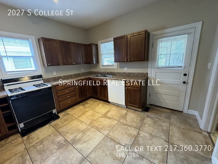 2027 S College St - Photo 7 of 18