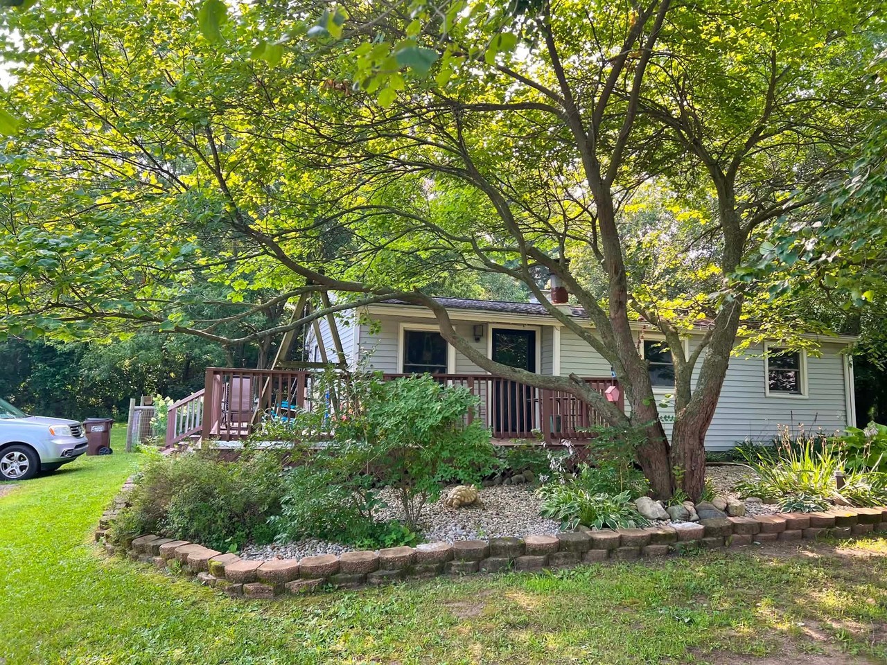 8001 Blackman Rd - Photo 2 of 17