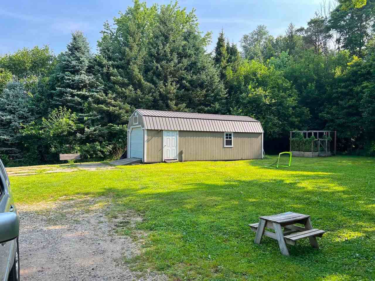 8001 Blackman Rd - Photo 3 of 17