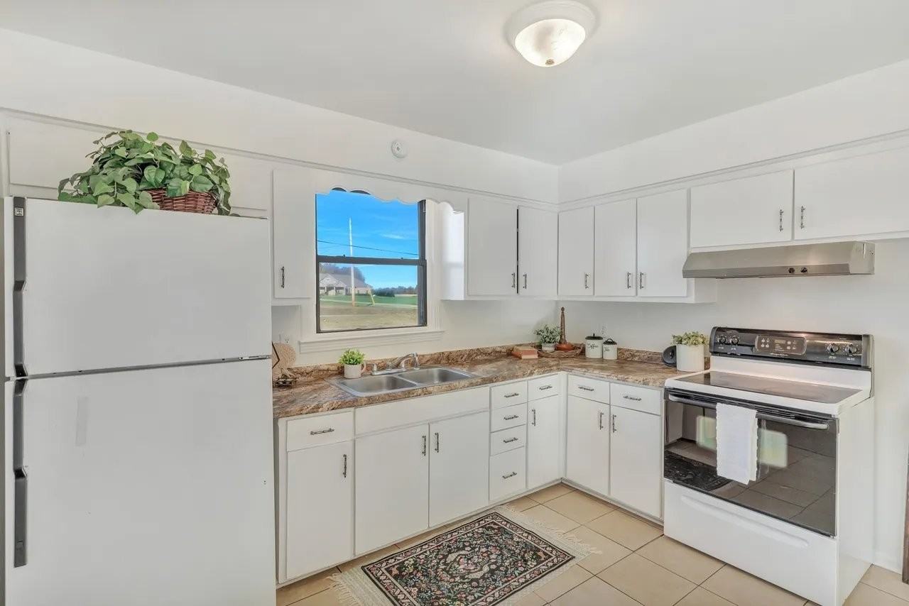 4365 Mount Sharon Rd - Photo 4 of 18