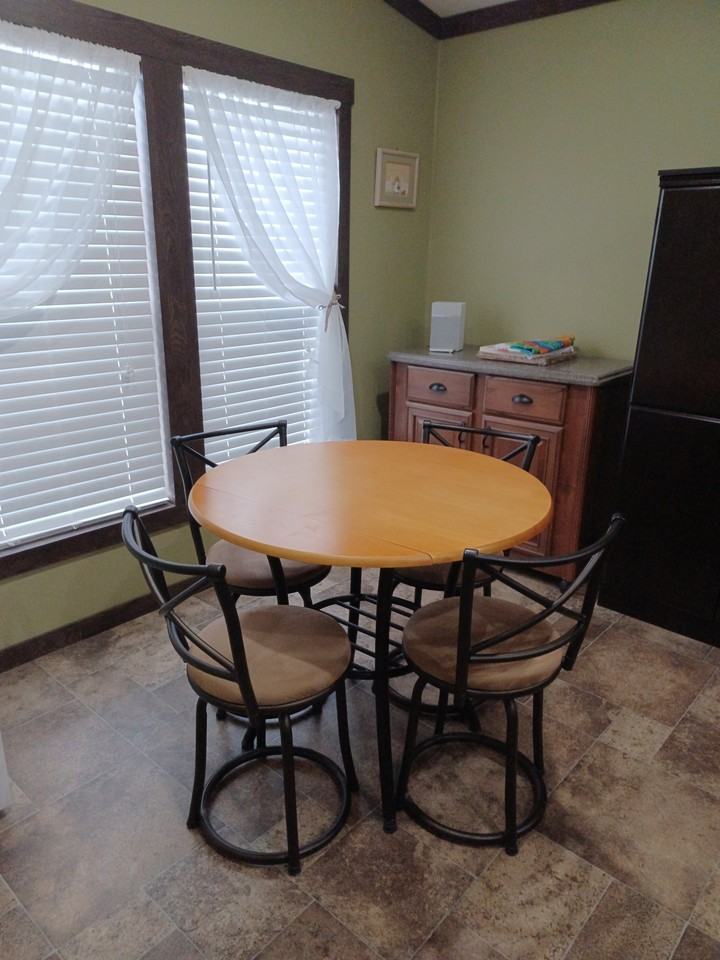 745 Derrick Dr - Photo 3 of 11