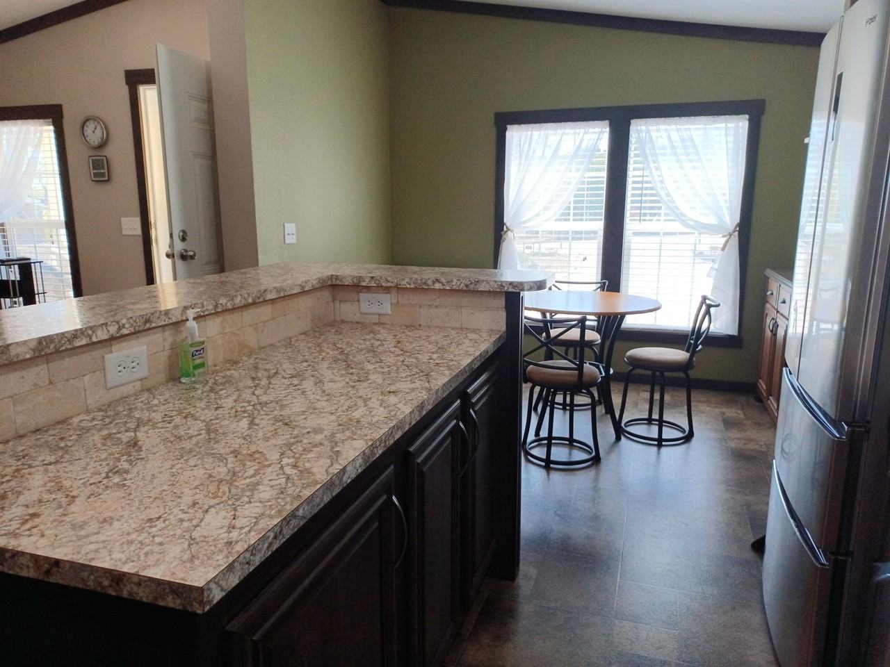 745 Derrick Dr - Photo 4 of 11