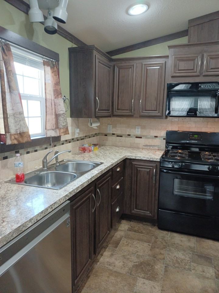 745 Derrick Dr - Photo 6 of 11