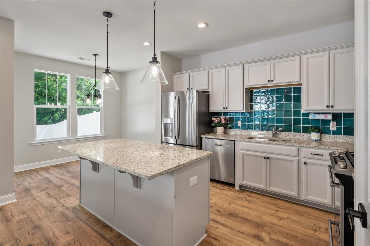 127 Hawthorne Landing Dr - Photo 5 of 20