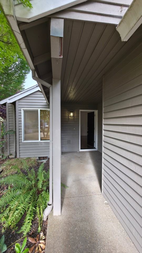 716 Warren St - Photo 2 of 20