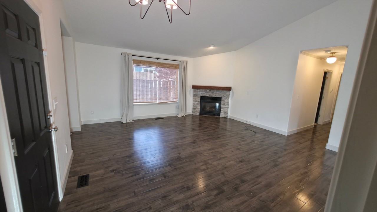 716 Warren St - Photo 4 of 20