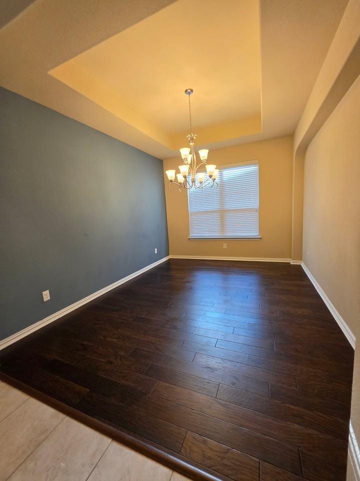 430 Brookdale Dr - Photo 2 of 10