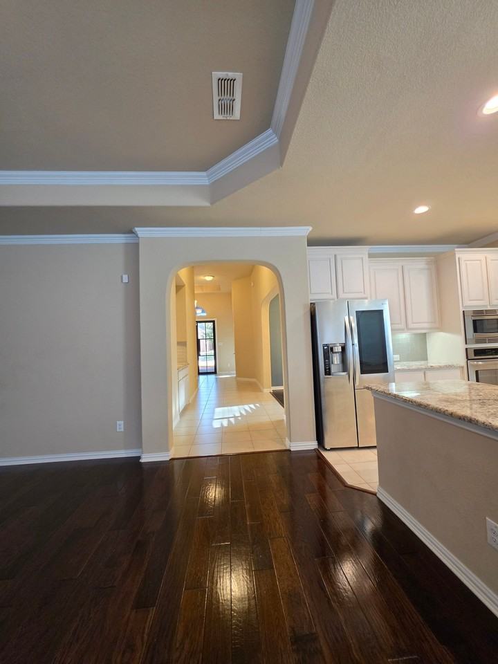 430 Brookdale Dr - Photo 3 of 10