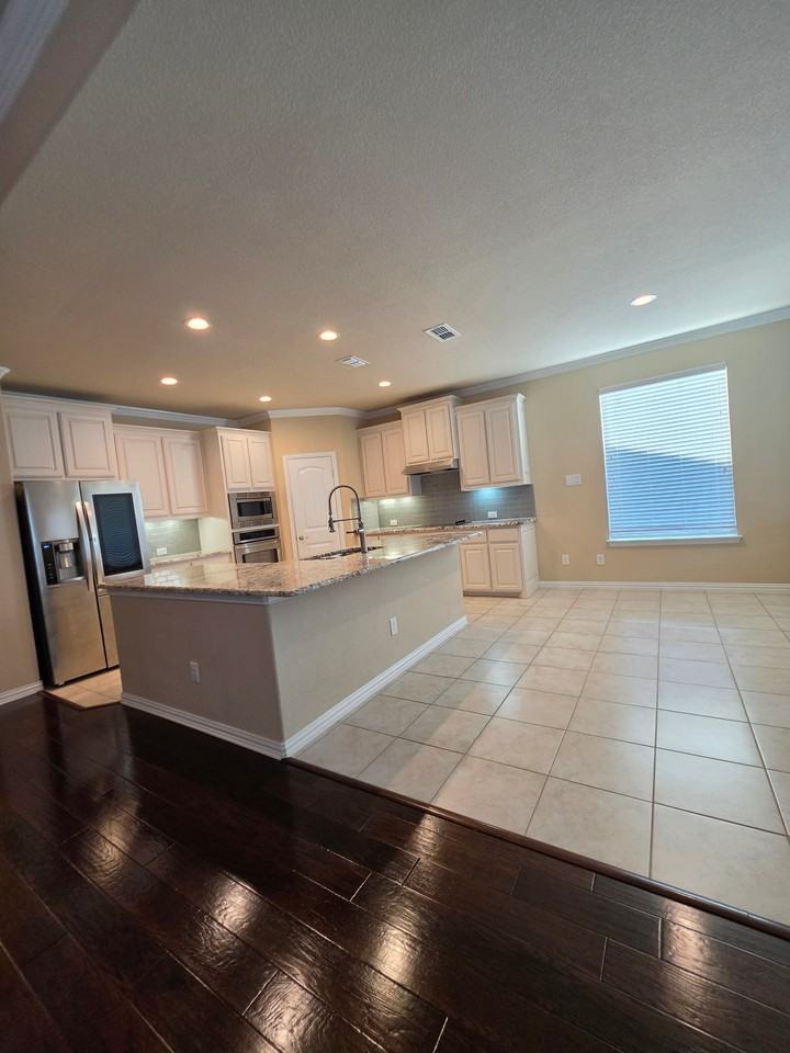 430 Brookdale Dr - Photo 4 of 10