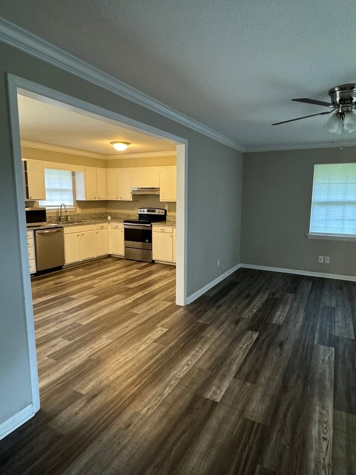 2349 Marco Cir - Photo 3 of 18