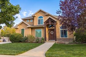 featured image of 9176 N Pebble Creek Loop