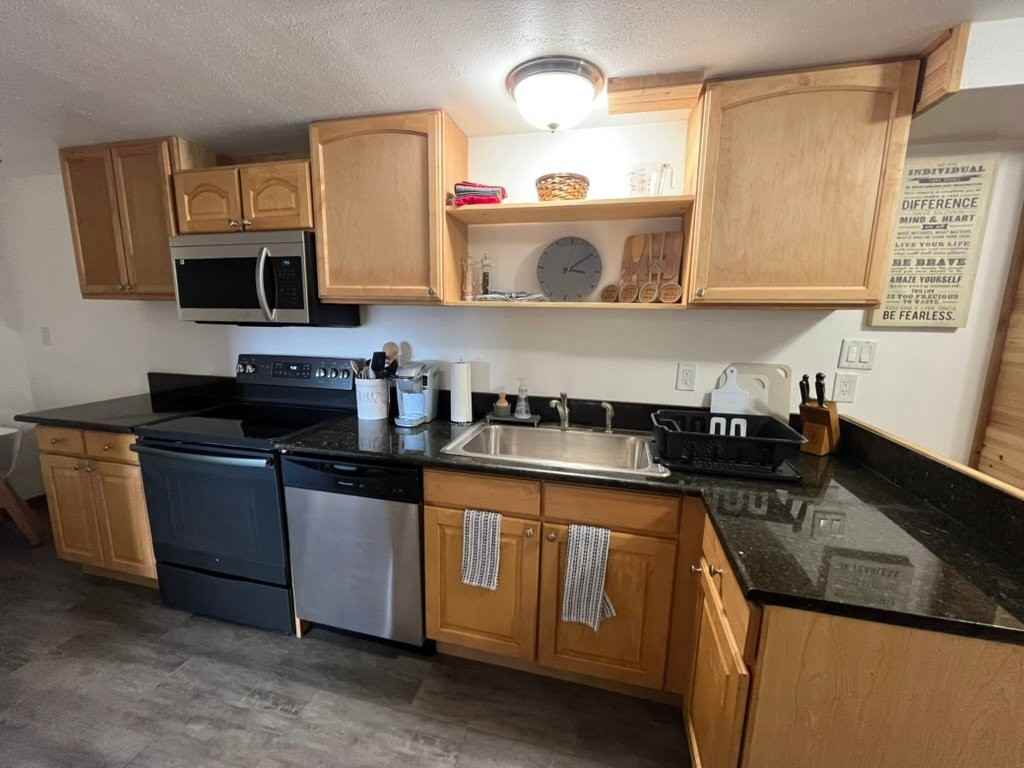 233 Badger Rd #B - Photo 4 of 20