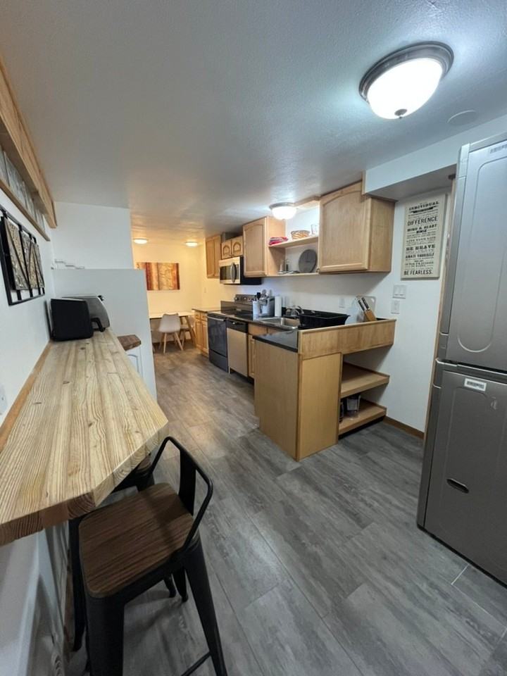 233 Badger Rd #B - Photo 5 of 20