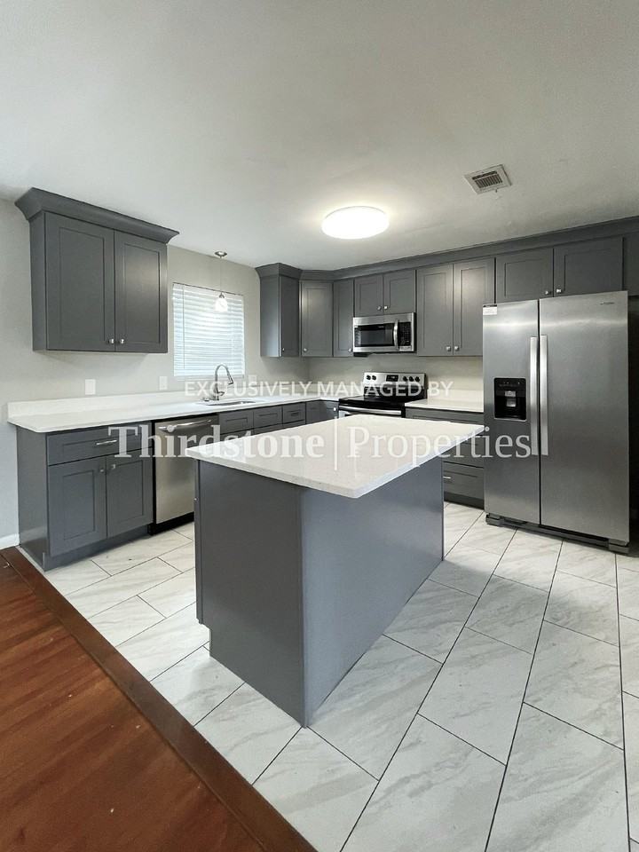 3390 Jacqueline Dr - Photo 2 of 22