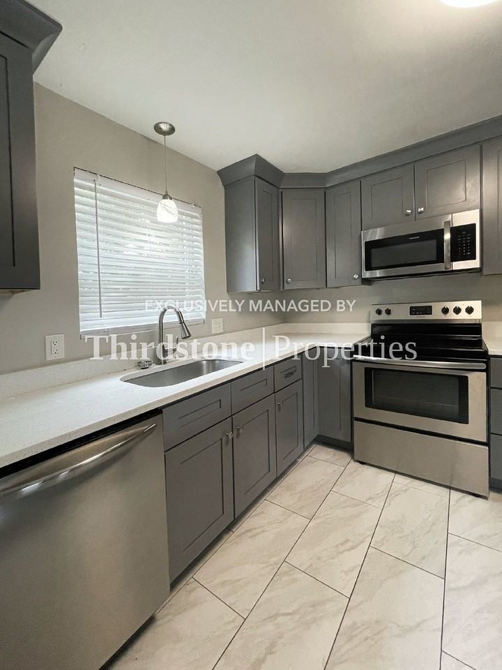 3390 Jacqueline Dr - Photo 4 of 22