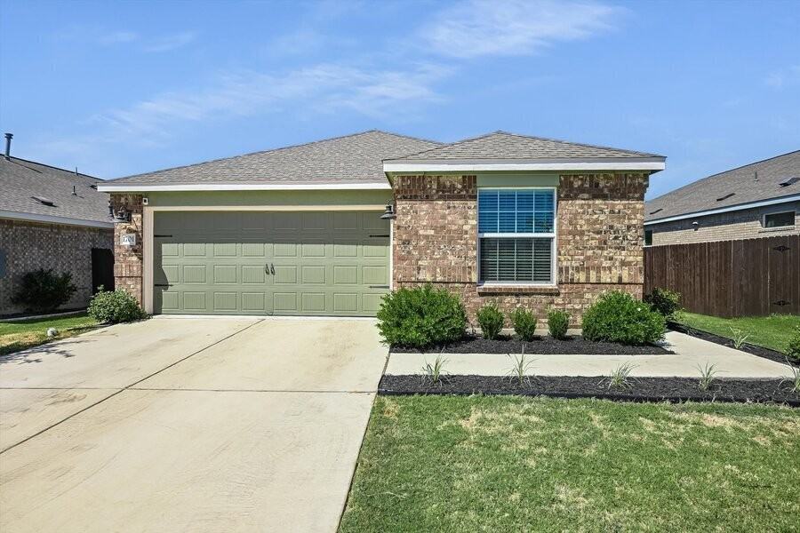 1701 Chapel Ranch Rd - Photo 2 of 28