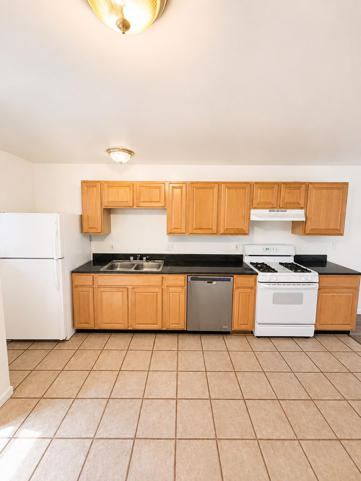 1112 Evelyn Ln #B - Photo 2 of 7