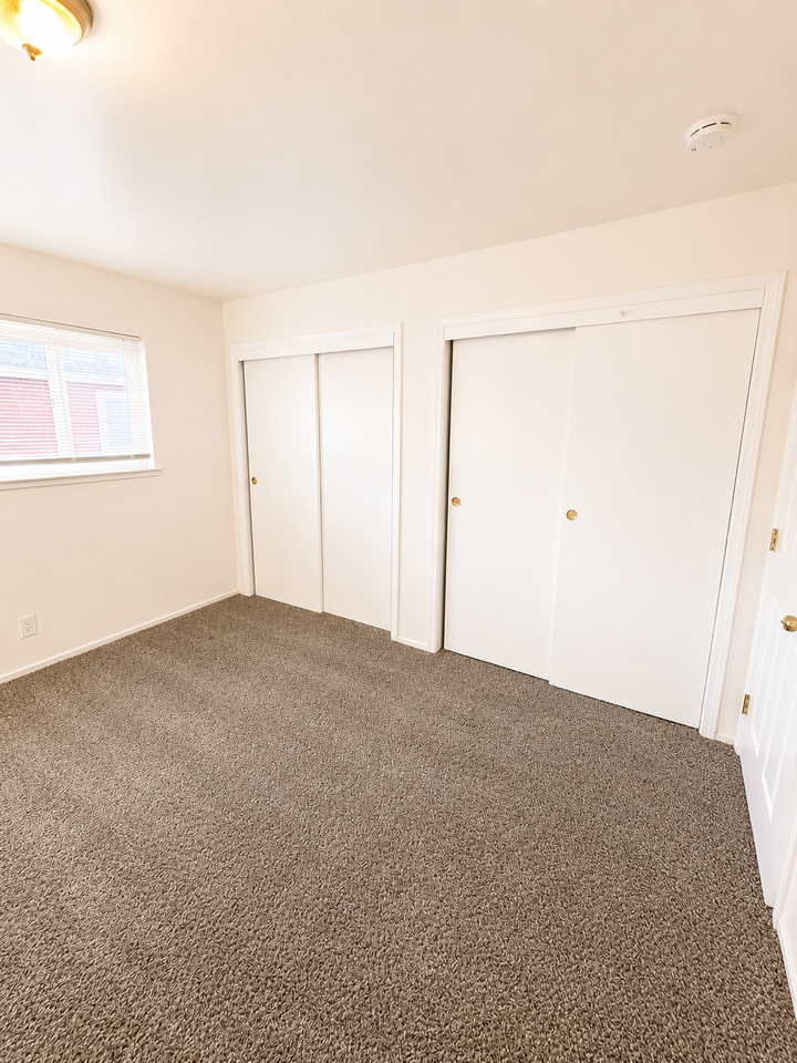 1112 Evelyn Ln #B - Photo 3 of 7