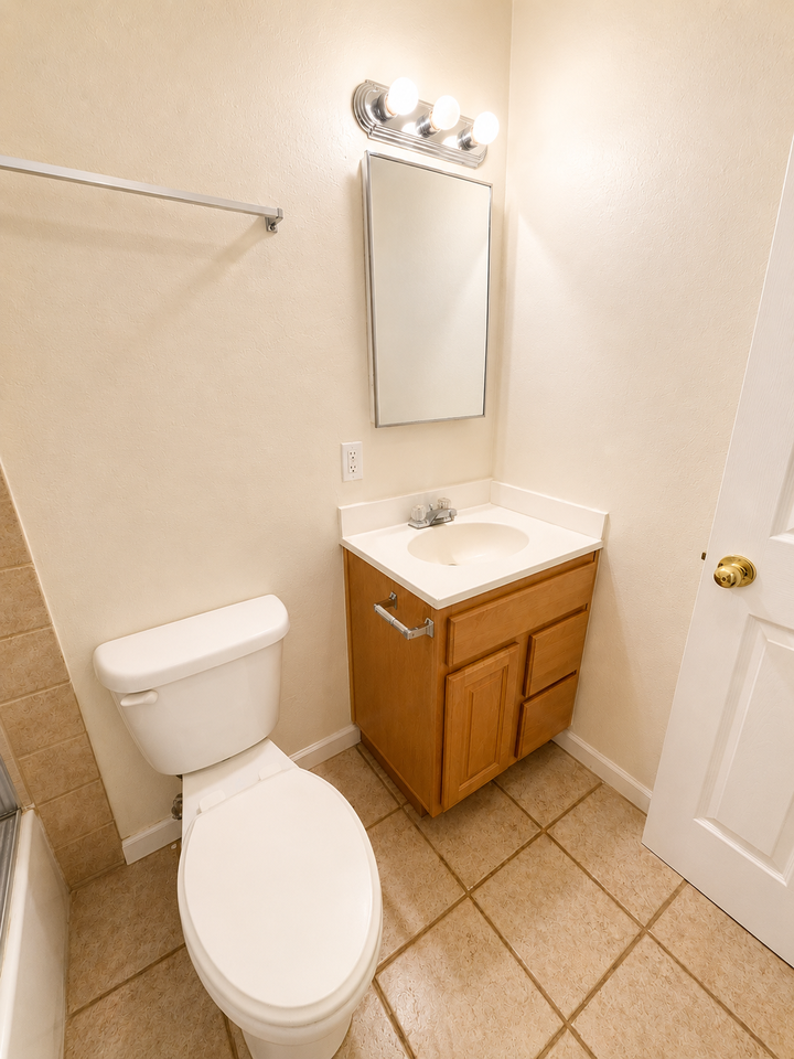 1112 Evelyn Ln #B - Photo 5 of 7