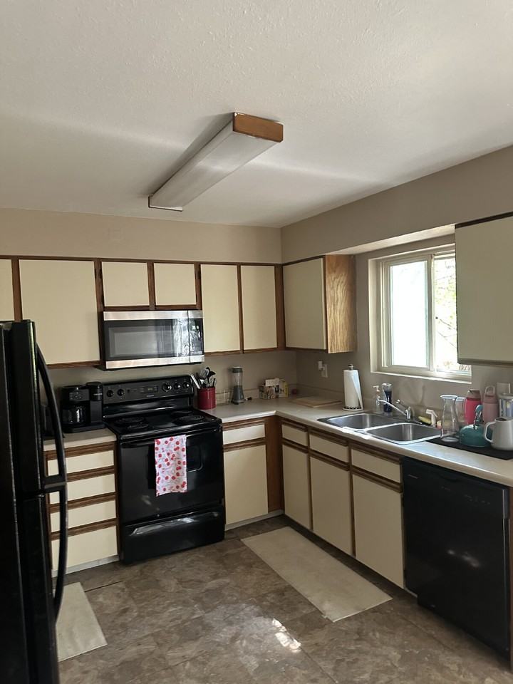 1700 Erin Ct Apt B - Photo 4 of 13