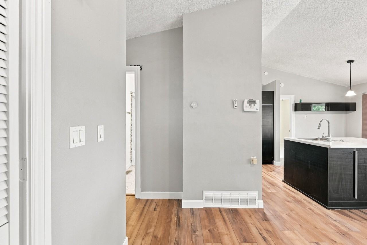 2330 Ambleside Dr - Photo 2 of 34