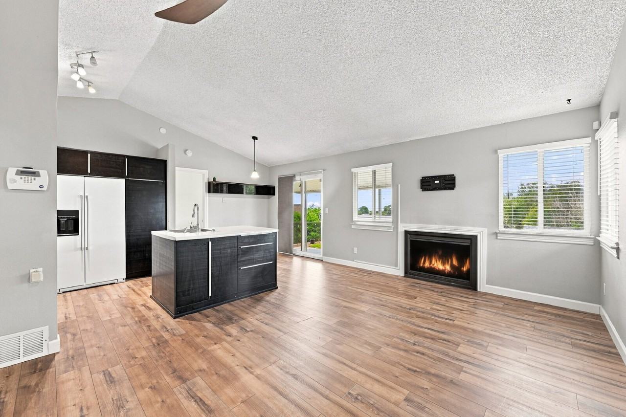2330 Ambleside Dr - Photo 5 of 34