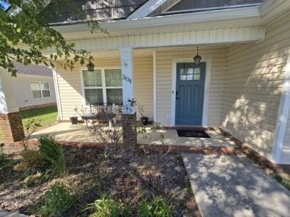 304 Jasmine Cir - Photo 2 of 33