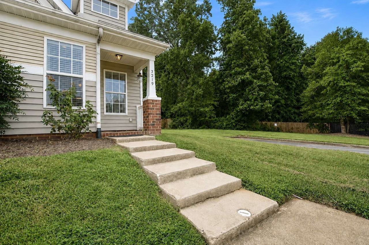3219 Cottage Rose Ln - Photo 3 of 25