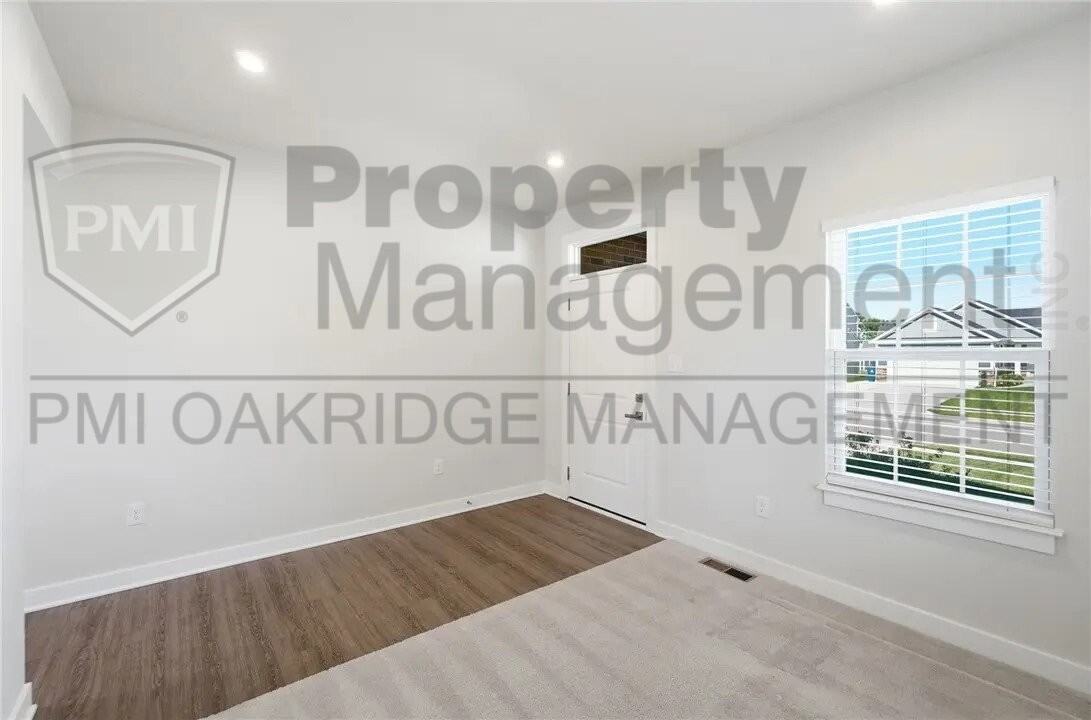 414 Sydney Dr - Photo 6 of 46