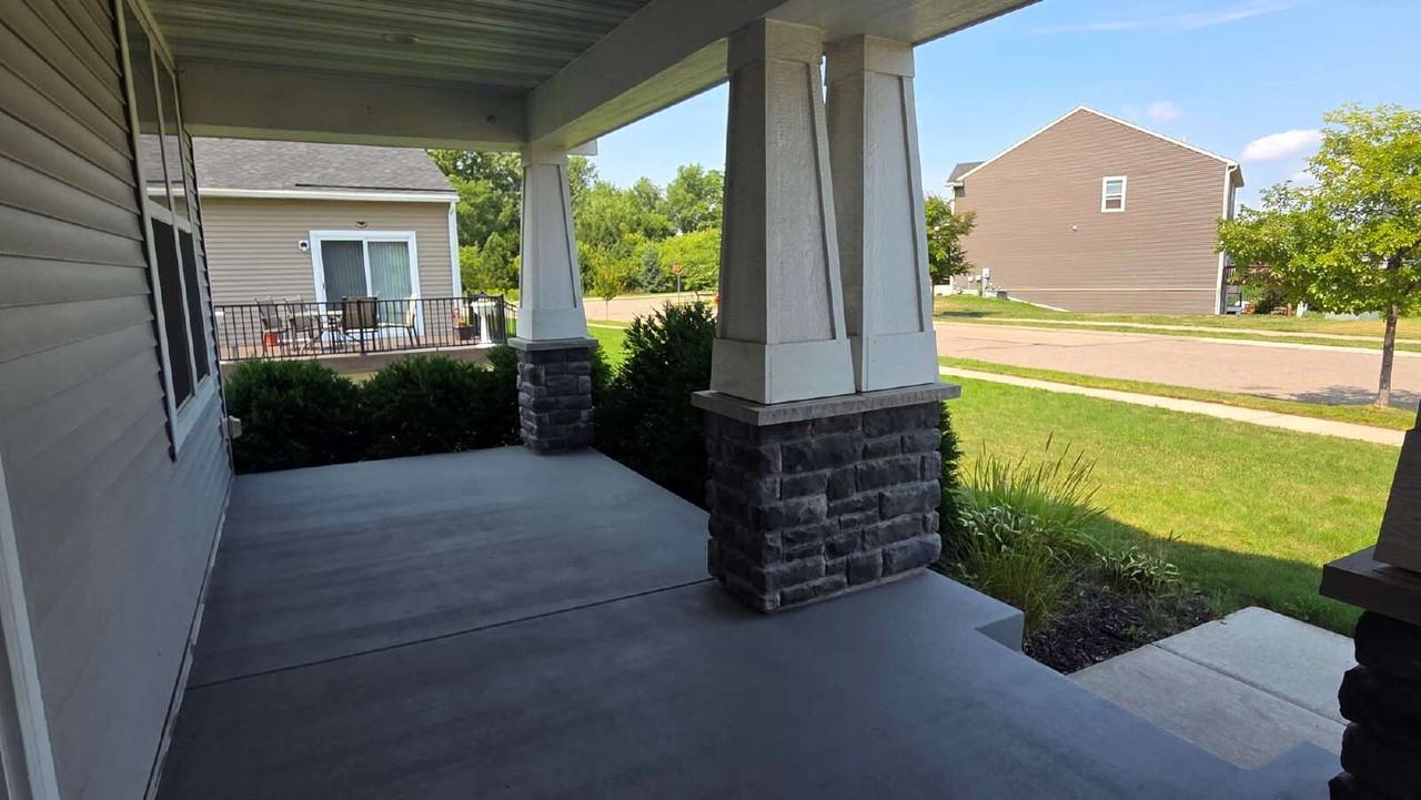 671 Devine Dr - Photo 2 of 34